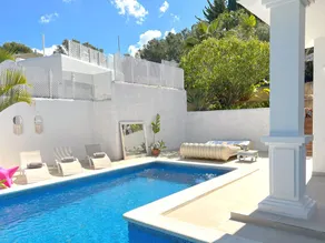 Maison entièrement équipée avec piscine privée, barbecue et jardin | Vue montagne | Avec animaux bienvenus - Image 2