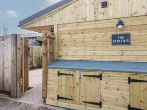 Children-friendly cottage with garden & hot tub - Image 2