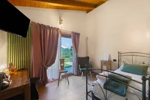 Private room with terrace & garden | Mountain view - Image 4