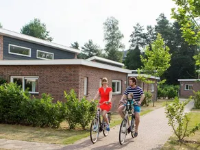 Holiday home with garden, terrace & heated pool - Image 5
