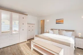 Moderne Ferienwohnung am See mit Terrasse und Gartenblick auf Usedom - Image 2