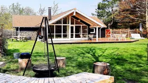 Pleasant holiday home with terrace, sauna & jacuzzi - Image 2
