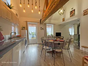 Cottage with barbecue & garden - Image 3