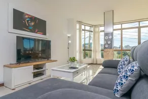 Apartment with terrace - Image 5