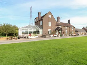 Children-friendly wonderful cottage with garden & hot tub | Pets are welcome - Image 3