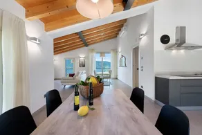 Voll ausgestattete charmante Wohnung mit Garten und Terrasse | Seeblick | Strand in der Nähe - Image 5
