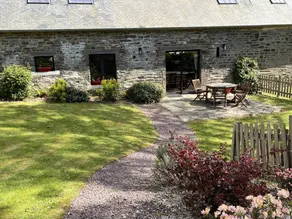 Cottage with garden & BBQ - Image 4
