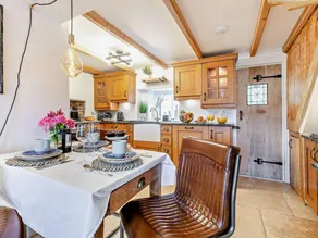 Cottage with terrace, garden & barbeque - Image 5