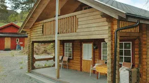 Holiday home with garden & terrace - Image 4