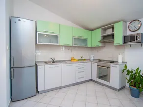 Flat with terrace | Water view - Image 4