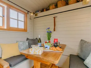 Cottage with jacuzzi & garden - Image 3