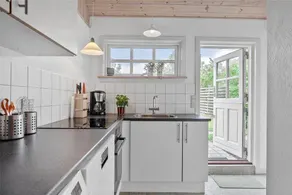 Holiday home with terrace & barbecue - Image 4