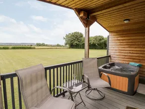 Lovely cottage with garden & jacuzzi - Image 2