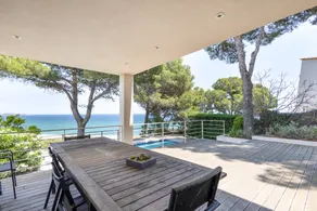 Ample holiday home with BBQ, garden & pool | Sea view | Beach nearby | Pets allowed - Image 3
