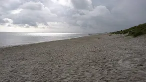Holiday home with terrace, barbecue & jacuzzi | Next to the beach | Pets allowed - Image 3