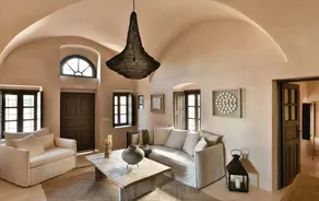 Villa with garden, pool & terrace - Image 4