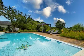 Appartamento con piscina, giardino e terrazza | Vista sul giardino - Image 3