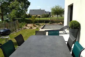 Holiday home with garden & terrace - Image 2
