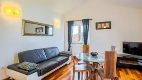 Adorable Apartment in Murter with Hot Tub - Image 2