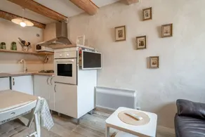 Cottage 'Gîte Chez Augustine' with Wi-Fi and Air Conditioning - Image 4