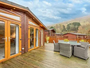 Lodge with garden - Image 4