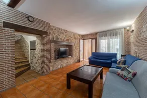Holiday home with terrace, barbecue & garden | Mountain view - Image 2