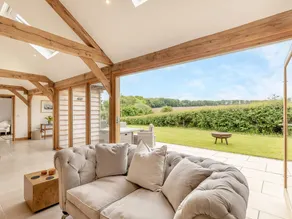Cottage with barbecue, jacuzzi & garden - Image 4