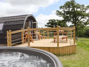 Cottage with jacuzzi & garden - Image 3