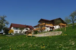 Maison avec piscine, terrasse et jardin - Image 5