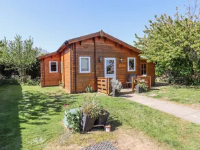 Cottage with garden - Image 2