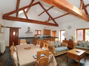 Family-friendly nice cottage with garden - Image 3