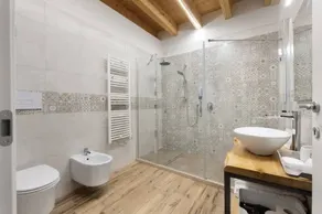 Private room with terrace, pool & garden - Image 5