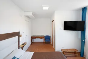 Dedicated room with terrace & garden | Beach view - Image 4