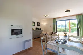 Casa con barbecue, terrazza e piscina | Vista sul giardino - Image 5
