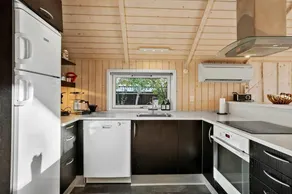 Holiday home with barbeque & hot tub - Image 5