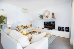 Villa with BBQ, terrace & private pool | Suitable for remote work - Image 5