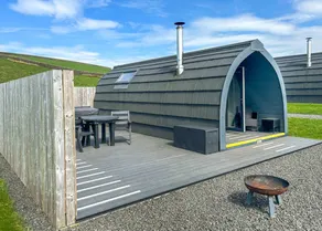 Luxury Castle Pod with Hot Tub Pet Friendly - Image 3