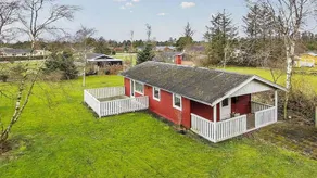 Holiday home with terrace & garden - Image 3