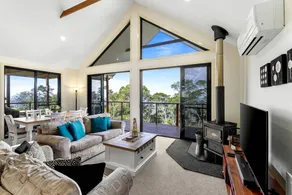 Romantic Chalet with Spa and Panoramic Views near Lake Cressbrook, Crows Nest QLD - Image 3