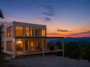 Holiday home with jacuzzi & BBQ | Mountain view - Image 2