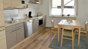 Children-friendly holiday apartment with garden & terrace - Image 3