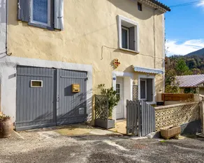 Holiday home with terrace & barbecue - Image 2