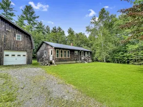 Holiday home with barbeque - Image 2