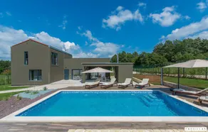 Family-friendly lovely villa with terrace, pool & barbecue - Image 3
