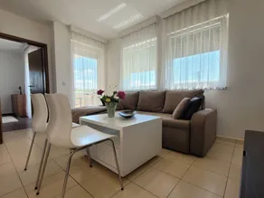 Flat with garden & terrace - Image 5
