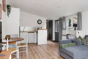 Cottage with Shared Terrace, Private Garden & Wi-Fi in St Etienne du Rouvray - Image 5