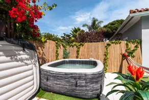 Maison avec piscine chauffée, internet haut débit et terrasse | Vue jardin - Image 2