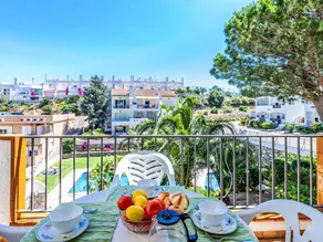 Flat with terrace, pool & garden - Image 4