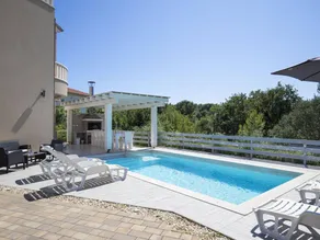 Ferienhaus mit Garten, privatem Pool und Terrasse - Image 3
