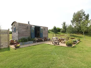 Shepherd's Hut- Hot Tub- Wellness Spa- Wood Burner - Image 5